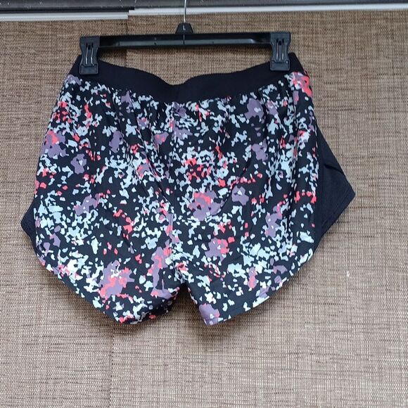 Under Armour Black HeatGear Shorts - Picture 3 of 5